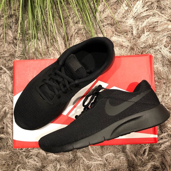 all black nike shoes kids